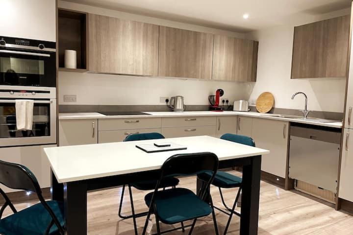 Lovely 3 Bedroom With Private Garden In Centre Apartment