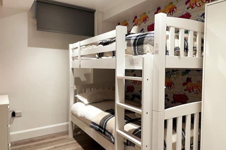 Lovely 3 Bedroom With Private Garden In Centre Apartment *