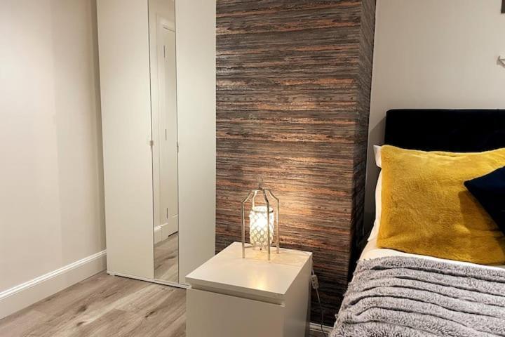 Lovely 3 Bedroom With Private Garden In Centre *